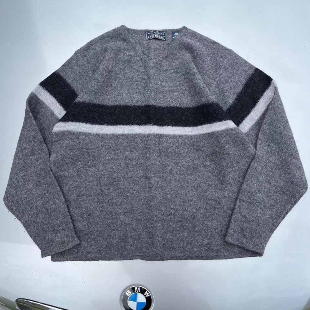 John Ashford wool mark gray grunge V-neck sweater